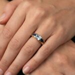 Gouden ring met saffier en topaas