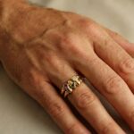18 karaat gouden ring met diamant, smaragd en saffier