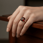 Gouden ring met granaat