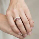 Gouden ring met robijn en zirkonia