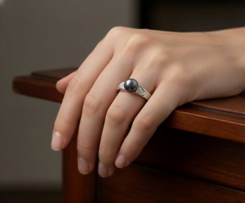 Wit gouden Christian ring met parel en diamant