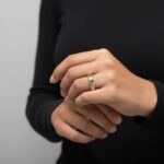 Gouden ring met briljant, smaragd, robijn en saffier