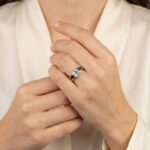 Gouden ring met saffier en topaas