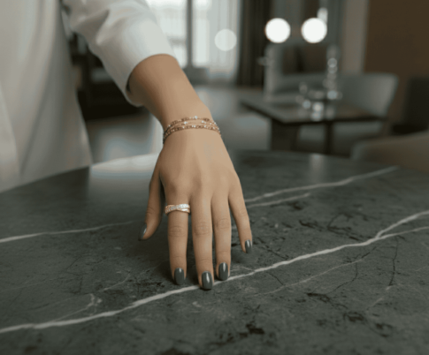 Gevlochten gouden ring met diamanten