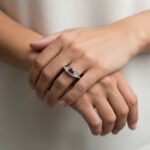 Wit gouden ring met robijn en diamanten