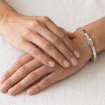 Wit gouden slavenarmband