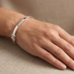 Wit gouden slavenarmband