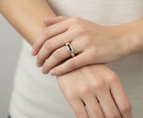 Ring met saffier en diamanten