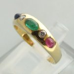 Gouden ring met briljant, smaragd, robijn en saffier