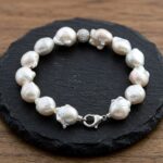 Parelarmband met zirkonia en barok parels