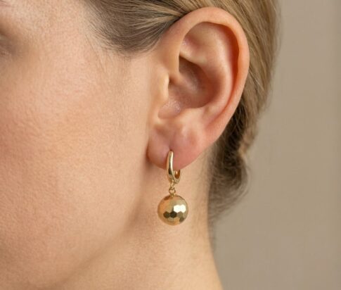 Gouden oorbellen met balletjes
