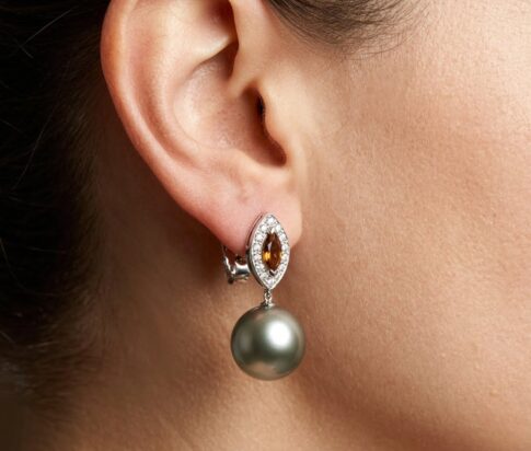 Gouden oorbellen met cultive parels en diamanten