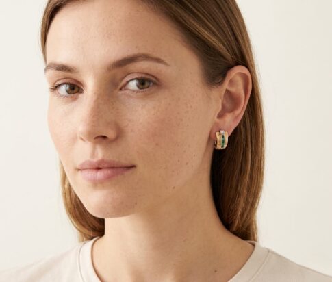 Gouden oorbellen met diamant, saffier en smaragd