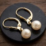 Geel gouden oorbellen met parel