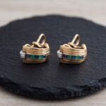 Gouden oorbellen met diamant, saffier en smaragd
