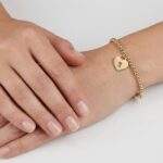 Geel gouden armband met harten hanger