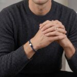 Marine blauw armband met gouden kubus