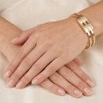 Geel gouden Christian schanier armband