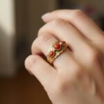 Gouden ring met bloedkoraal