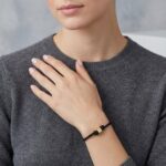 Zwarte armband met gouden kubus