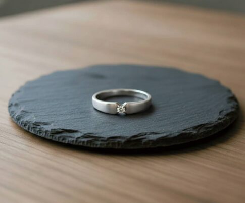 Christian wit gouden ring met 1 diamant