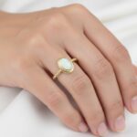 Christian ring met opaliet