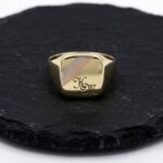 Tricolor gouden zegelring met gravering