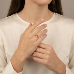 Gouden ring met 1 bloedkoraal