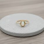 Gouden ring met opaliet