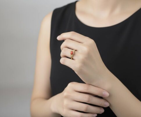 14 karaat ring met bloedkoraal