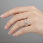 Wit gouden ring met kleine diamanten