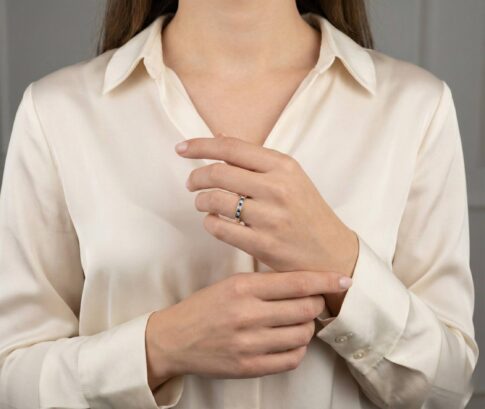 Christian ring met saffier en zirkonia