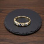 Christian ring met saffier en diamanten