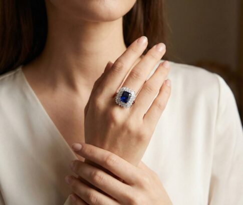 Zilveren zirkonia ring met synthetische saffier