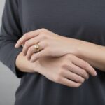 Gouden pinkmodel met zirkonia