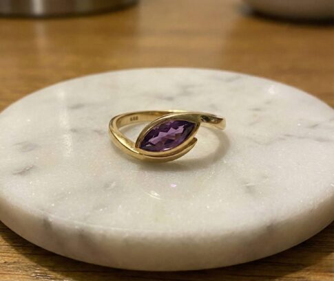 Rosé gouden ring met Marquis geslepen amethyst