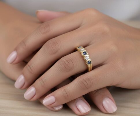 Christian ring met saffier en diamanten