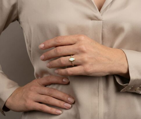 Christian ring met opaliet