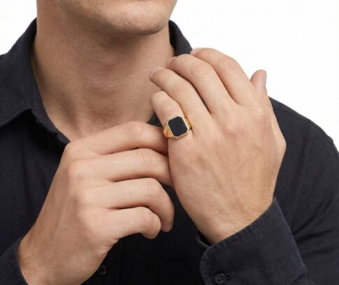 Gouden cachet ring met lagensteen