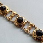 Geel gouden armband met granaten