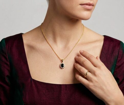 Gouden ketting met saffier hanger