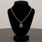 Gouden ketting met saffier hanger