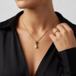 Gouden ketting met parel en smaragd hanger