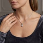 Wit gouden hanger met diamanten