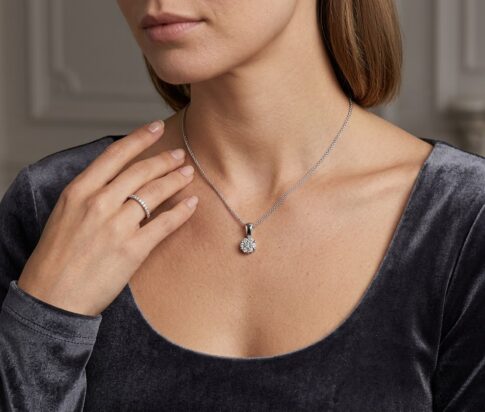 Wit gouden hanger met diamanten