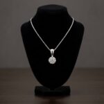 Wit gouden hanger met diamanten