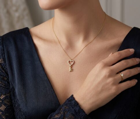 Gouden zirkonia harten sleutel hanger