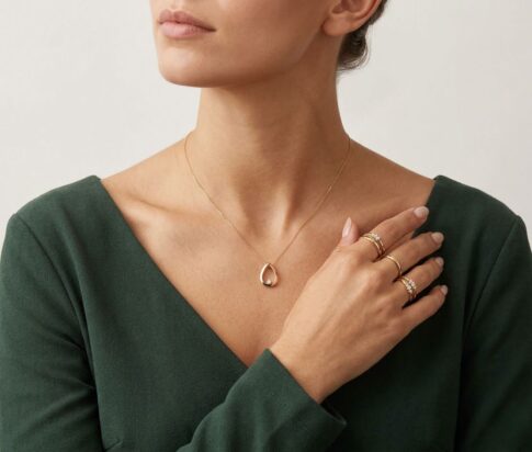 Gouden ketting met druppel hanger