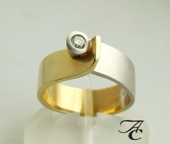 Bicolor ring met briljant