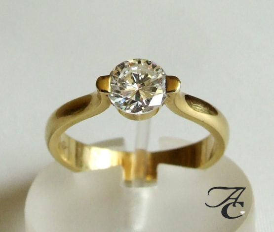 Gouden ring met solitair briljant